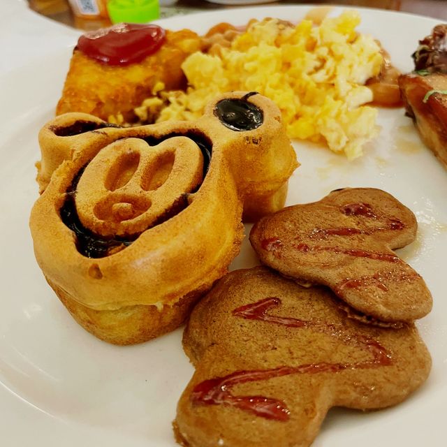 迪士尼酒店自助餐的日與夜