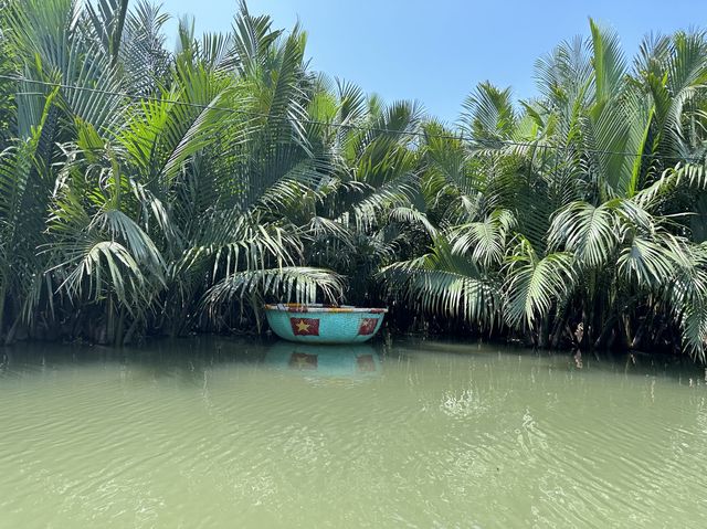 ปล่อยใจลอยไปกับเรือกระด้ง 🛶