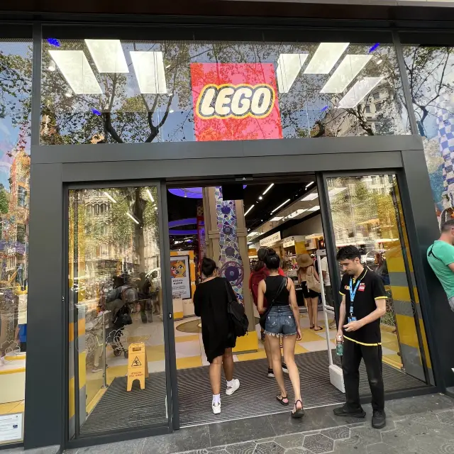 Be amazed by lego work at Barcelona!