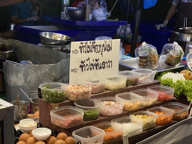 ถนนคนเดิน เกาะหนูเกาะแมว หาดสมิลา