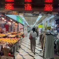 葵涌廣場-很地道,位于葵芳地鐵站隔離的地道又貼地商場