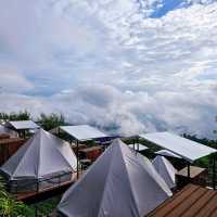 ที่พักเชียงใหม่ บ้านภูหมอก ตั้งอยู่บนสุดของเนินเขา