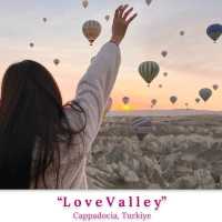 Love Valley, Cappadocia ชื่อนี้มีบอลลูนเต็มฟ้า