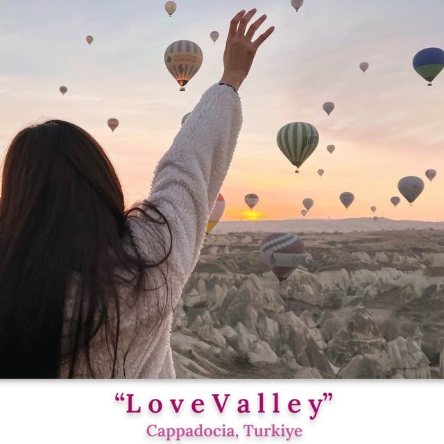 Love Valley, Cappadocia ชื่อนี้มีบอลลูนเต็มฟ้า