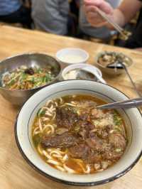 ［苗栗/頭份］ 老皮牛肉麵頭份尚順店🐂｜被牛肉麵耽誤的豆花店 免費豆花超好吃💥 