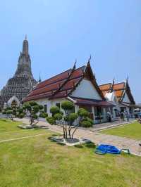 Dawn's Beacon: The Mesmerising Wat Arun