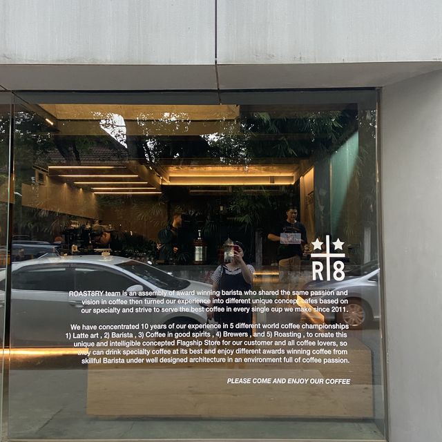 묵직한 ☕️  Roast8ry Coffee Flagship Store 