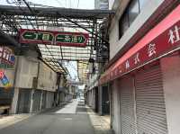 岐阜駅前。『問屋町ウォールアート』と駅前アーケードの問屋街