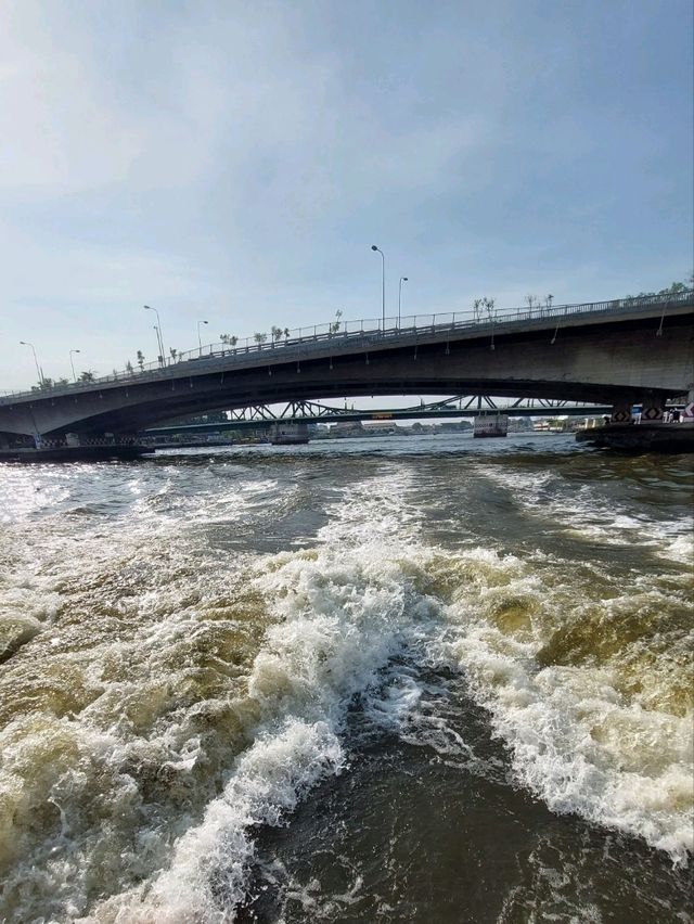 Scenic Boat Ride to Wat Arun Temple