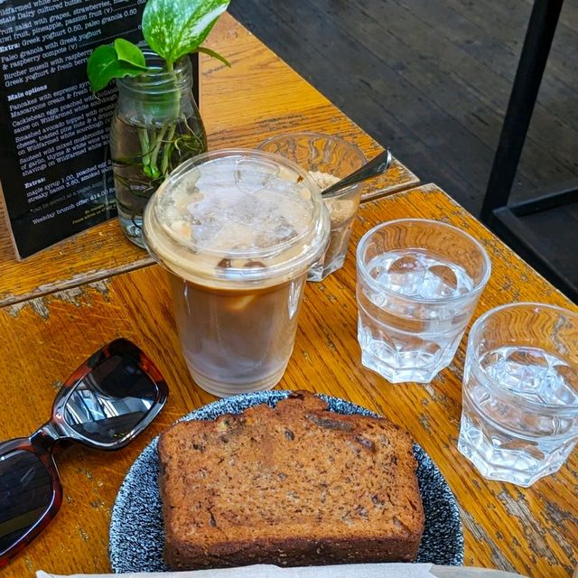 LOVELY AUSSIE/KIWI OWNED COFFEESHOP IN LONDON!