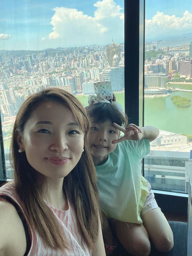 澳門旅遊塔中旋轉餐廳食與樂