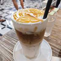 Woo Café art gallery 