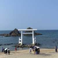 日本福岡「夫婦岩」：象徵愛情與圓滿的神聖景點