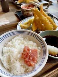 天ぷら専門店。オーダーしてから揚げるのでアッツアツ。