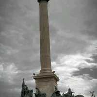 heroes plaza in Budapest(Plaza de los Heroes)