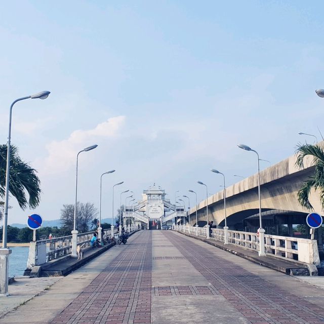 วิวอลังกาลที่สะพานสารสิน