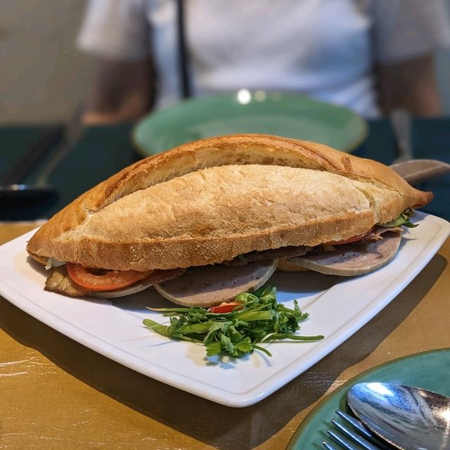 【ホイアン旧市街】おしゃれカフェで名物・カオラウを楽しむ！