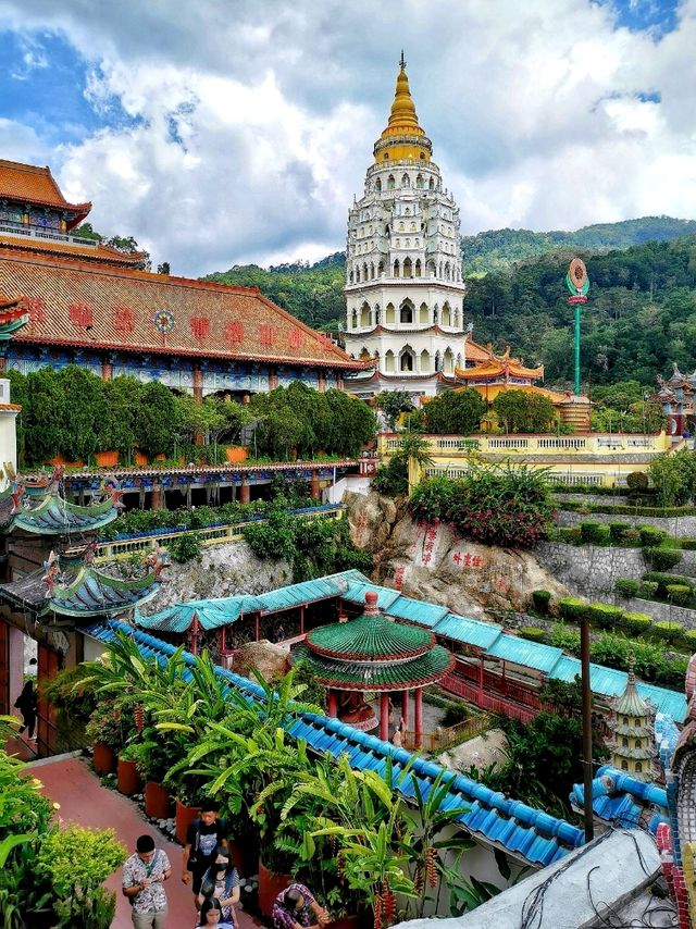 Spectacular Hilltop Buddist temple in Penang