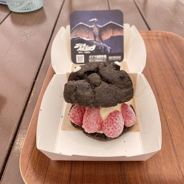 淡路島！「モリノテラス」ゴジラ！？ニジゲンノモリで衝撃のシュークリームを食す