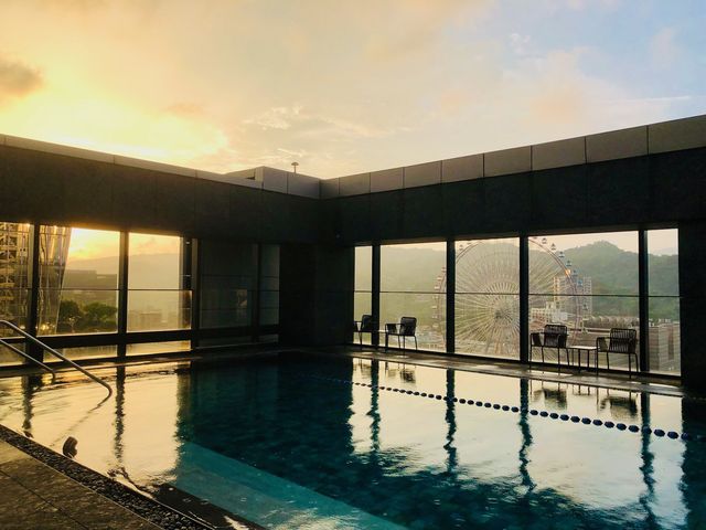台北|🌇頂樓戶外泳池夕陽📍 Taipei Marriott Hotel 台北萬豪酒店 台北|🌇頂樓戶外泳池夕陽📍 Taipei Marriott Hotel 台北萬豪酒店