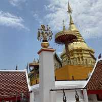 วัดพระธาตุดอยคำ