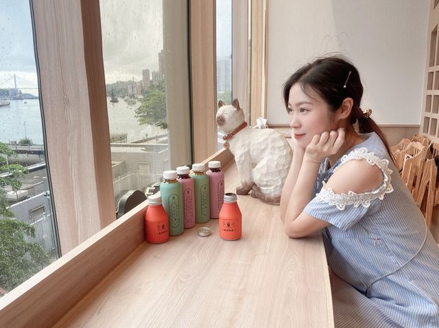 可以同雕塑貓貓🐱打卡嘅台式木系海景餐廳