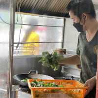 ใหญ่ กรอบ ราดหน้าหมู เมนูเด็ด