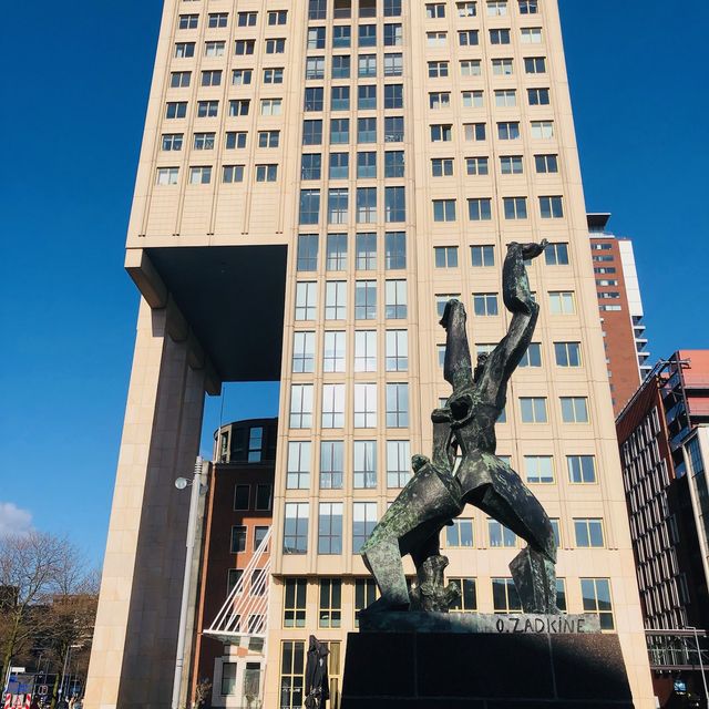 荷蘭🇳🇱鹿特丹Rotterdam 🏋️‍♀️🤸🏻具有故事意義歷史文化的雕像📌 The Destroyed City