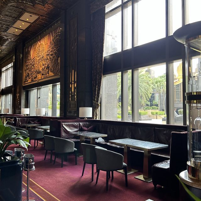 Glamorous Atlas Bar