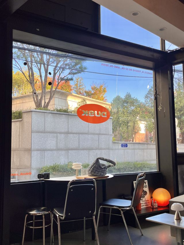 오렌지색 사랑하는 사람 모여🍊충무로 감성 카페 ‘Dusk'