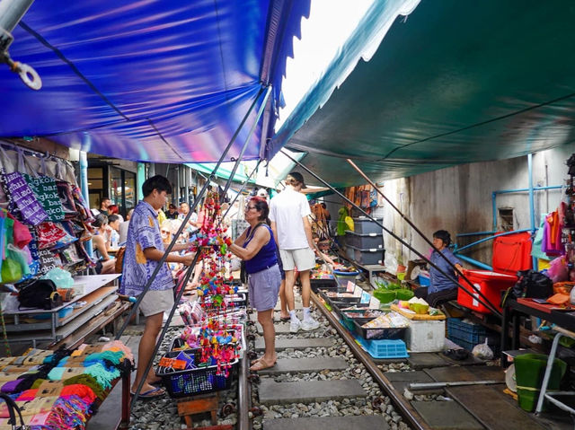 ตลาดร่มหุบแม่กลอง 🚂🚂