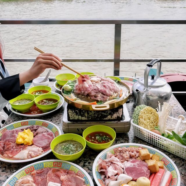 หมูกระทะ วิวดี ติดแม่น้ำเจ้าพระยา! บรรยากาศดีเวอร์