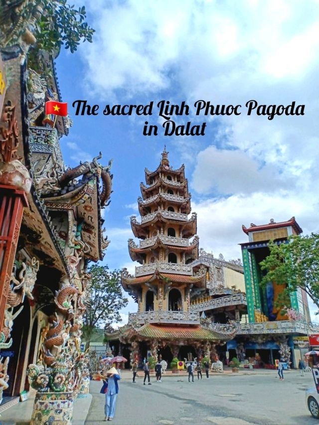 🇻🇳 The sacred Linh Phuoc Pagoda in Dalat