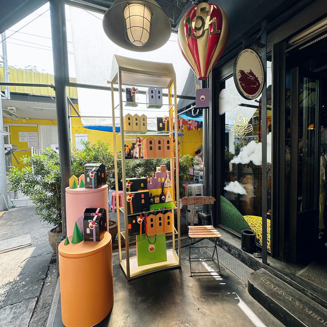 Karmakamet World @ Chatuchak Market Bangkok 🇹🇭