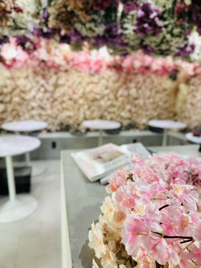 【大阪カフェ】蔵をリノベーション✨花に囲まれたフォトスタジオカフェ🌸
