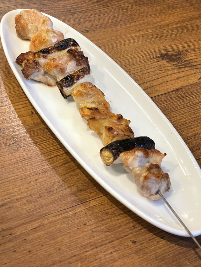 【やきとり家すみれ所沢店/埼玉県】赤ワインの「こぼれ」なんて見たことない！