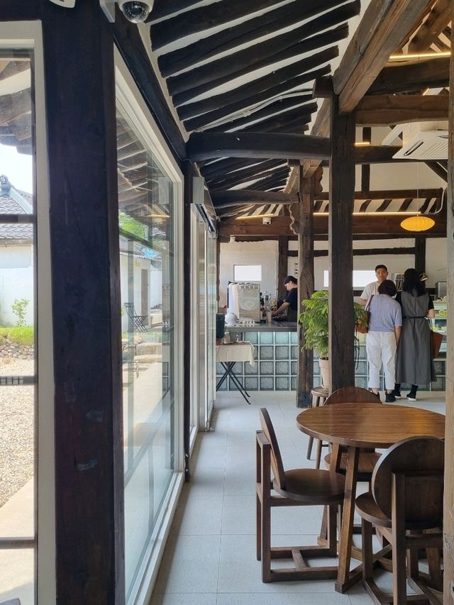 한옥 카페에서 즐가는 실내데이트