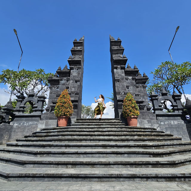 I was very amazed, by this two balinese temples in the North of Bali