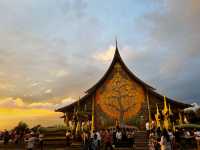 วัดสิรินธรวรารามภูพร้าว (วัดเรืองแสง) 