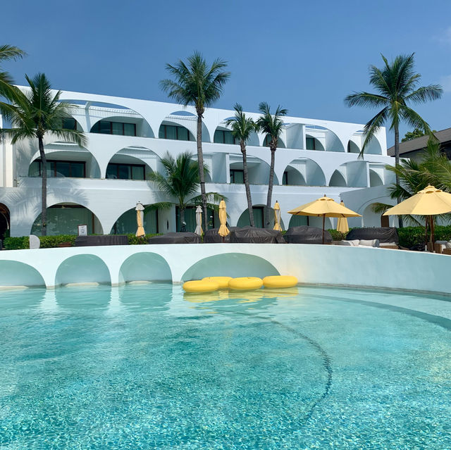 "Luxury by the Sea: A Retreat at Sala Samui"