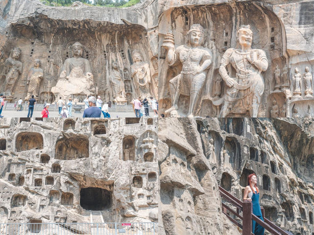 พระพุทธรูปแกะสลักอายุกว่า 4000 ปีที่เมืองลั่วหยาง