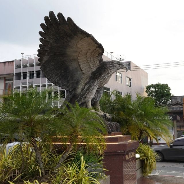 🦅 ประติมากรรมนกอินทรีที่หลักกิโลเมตรศูนย์