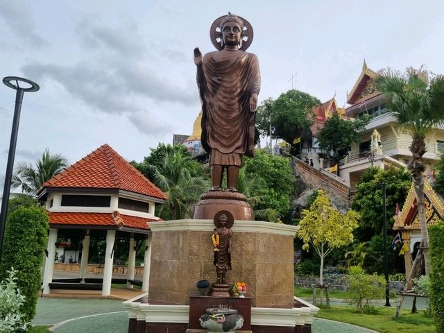 วัดเกาะลอย ศรีราชา
