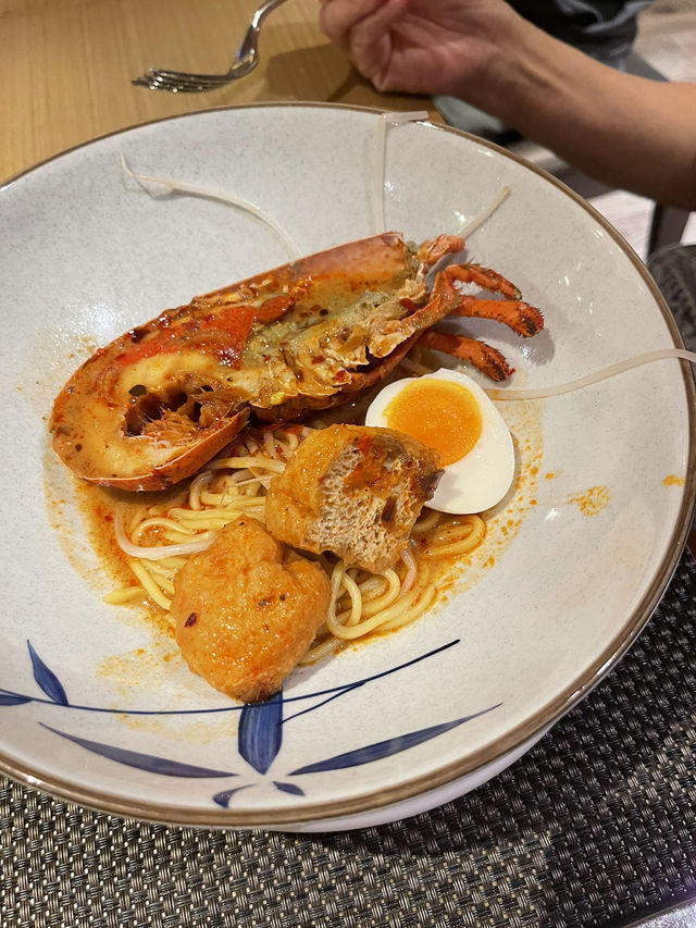 萬麗咖啡室-南洋風味自助午餐，任食龍蝦叻沙及美味甜品
