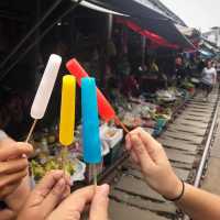 ตลาดร่มหุบ ในวันที่ฝนตก