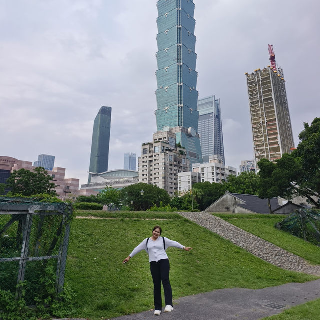 เดินเล่น ถ่ายรูป ชิวๆที่ 44 South Military Village