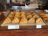 คาเฟ่ย่านลาซาล KEV CROISSANT AND COFFEE