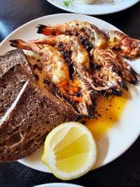 Trendy Restaurant executing eclectic dishes !