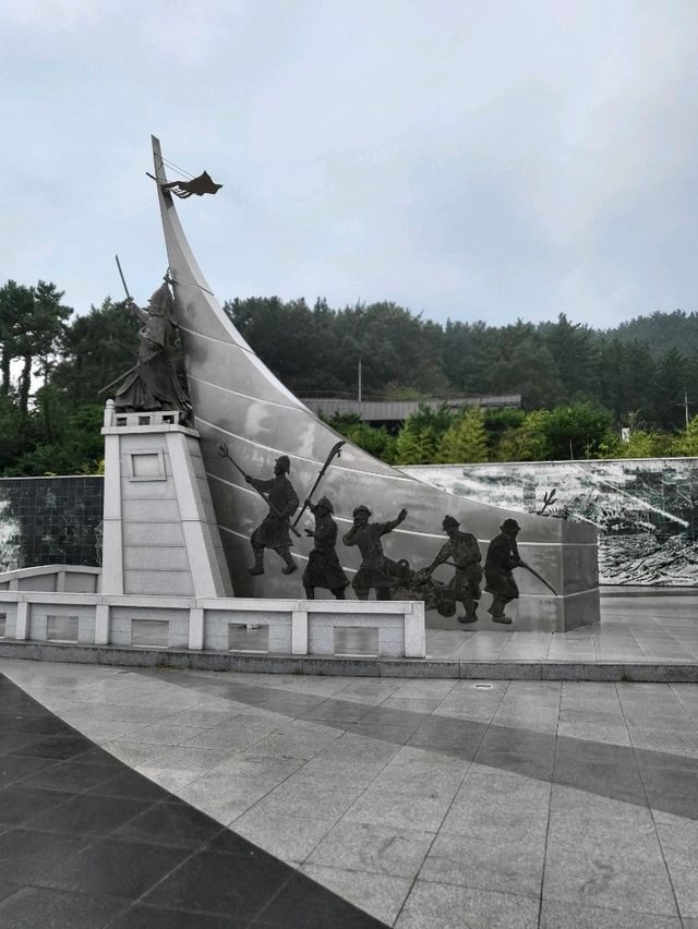 멋지고 웅장한 벽화가 있는 이순신바다정원