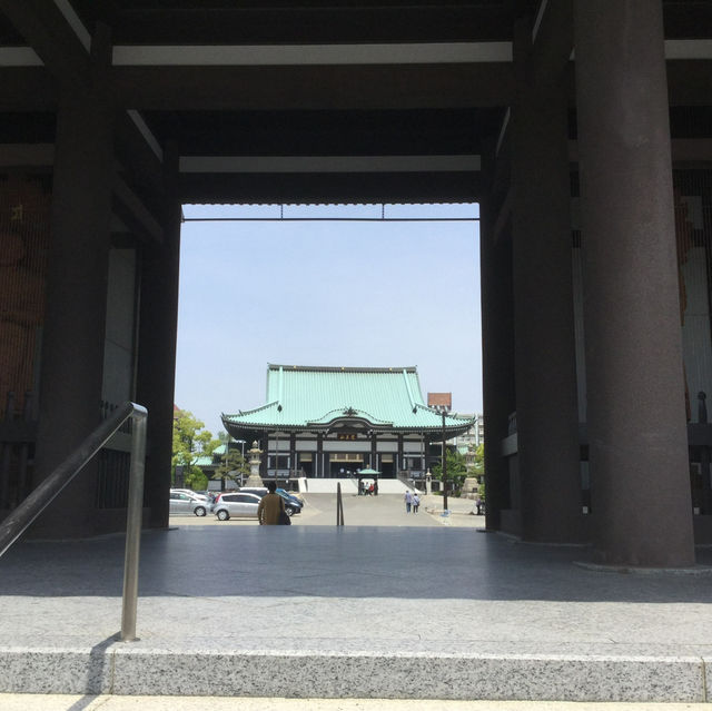 「覺王山日泰寺靜謐之旅：暹羅風格寺廟與心靈的綠意避風港」